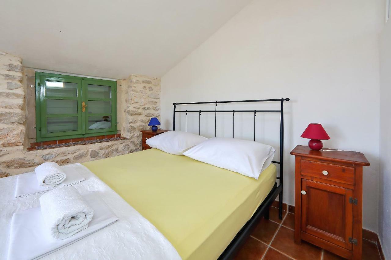 Kamena Villa *