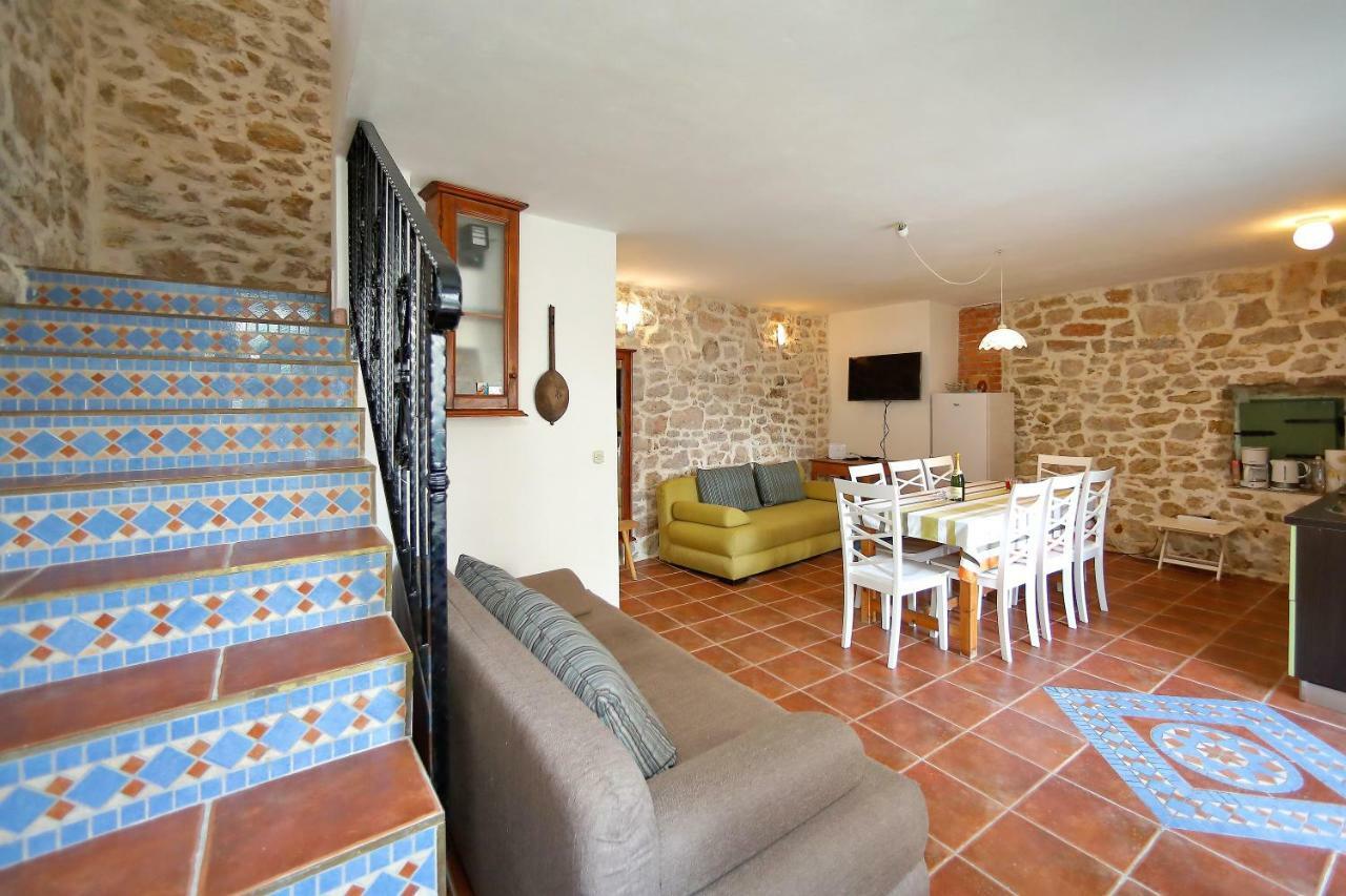 Kamena Villa