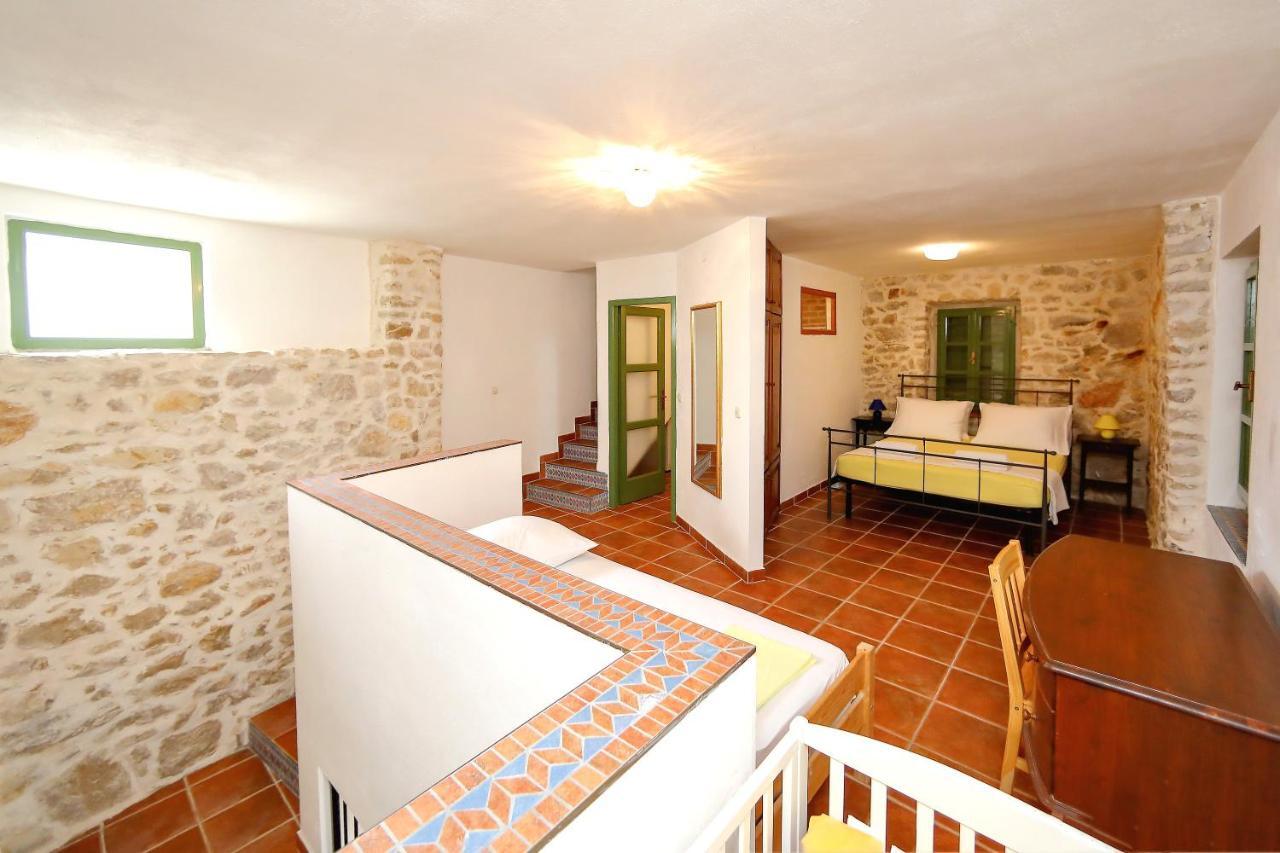 Kamena Villa *