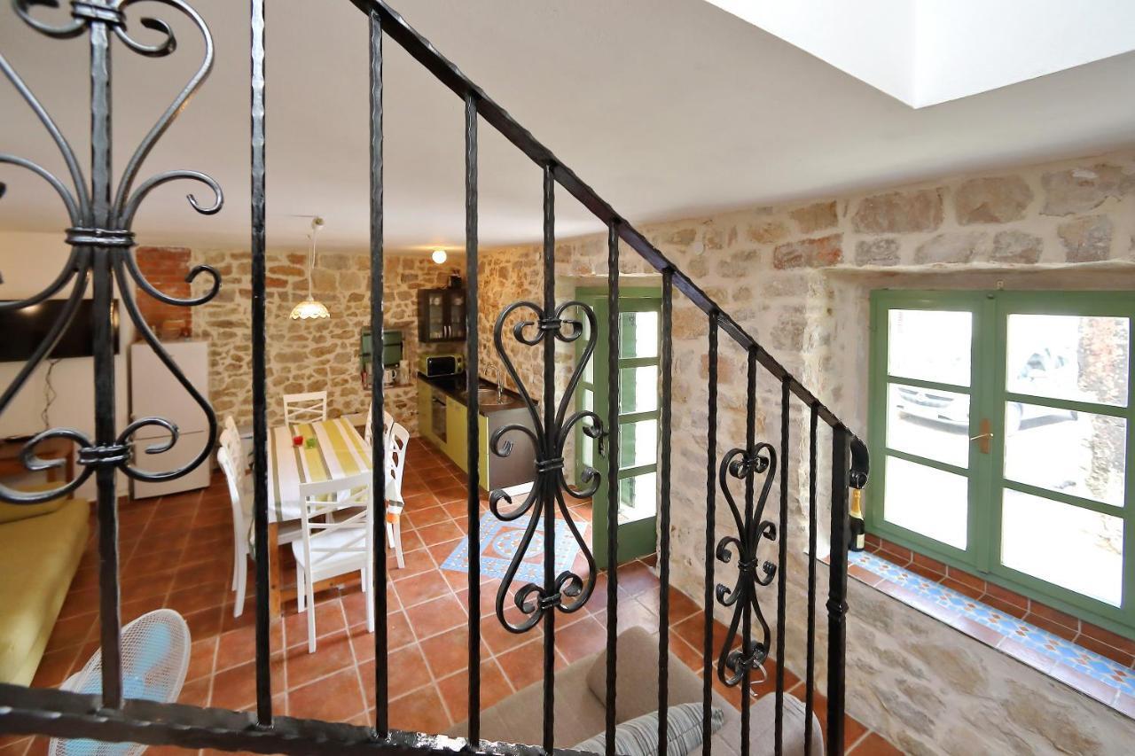 Kamena Villa *